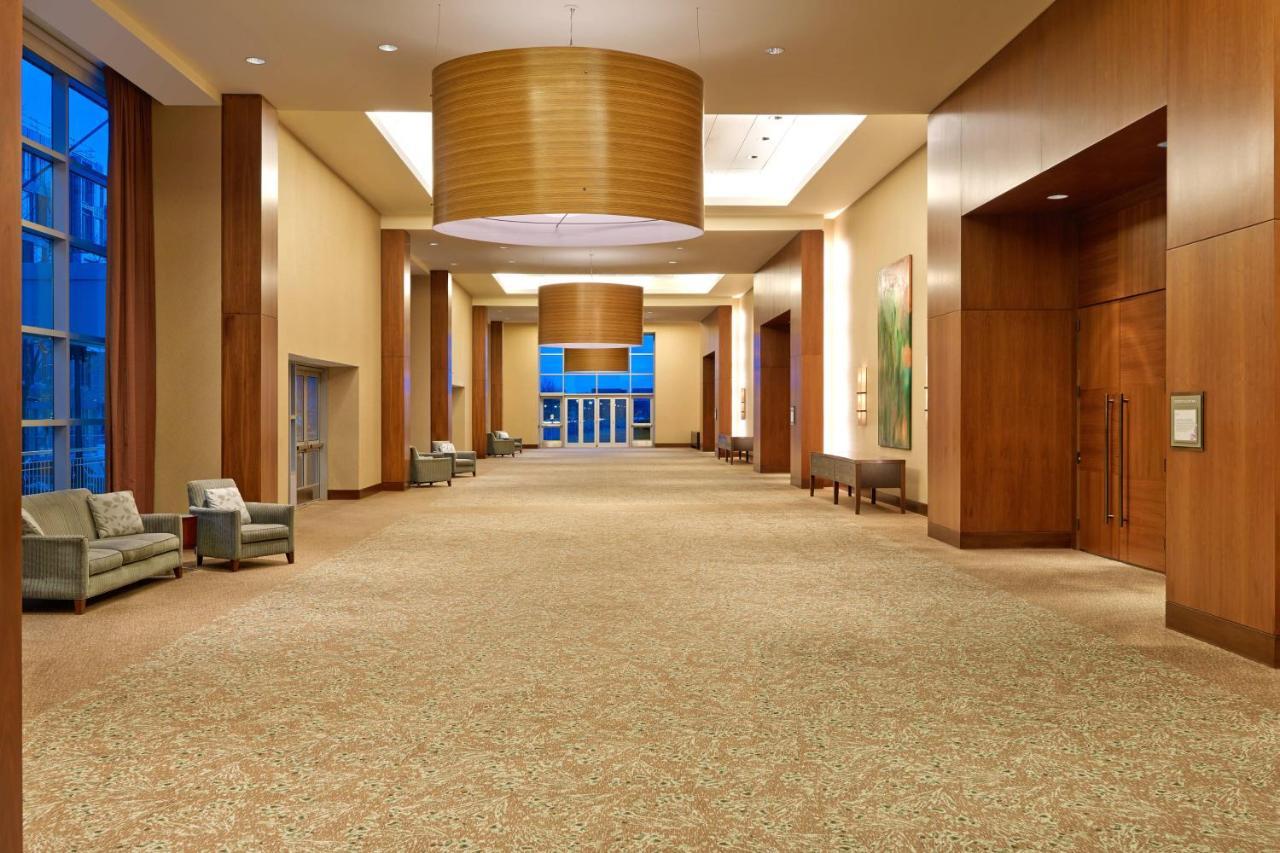Отель The Westin Boston Seaport District Экстерьер фото