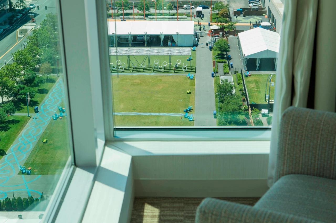 Отель The Westin Boston Seaport District Экстерьер фото