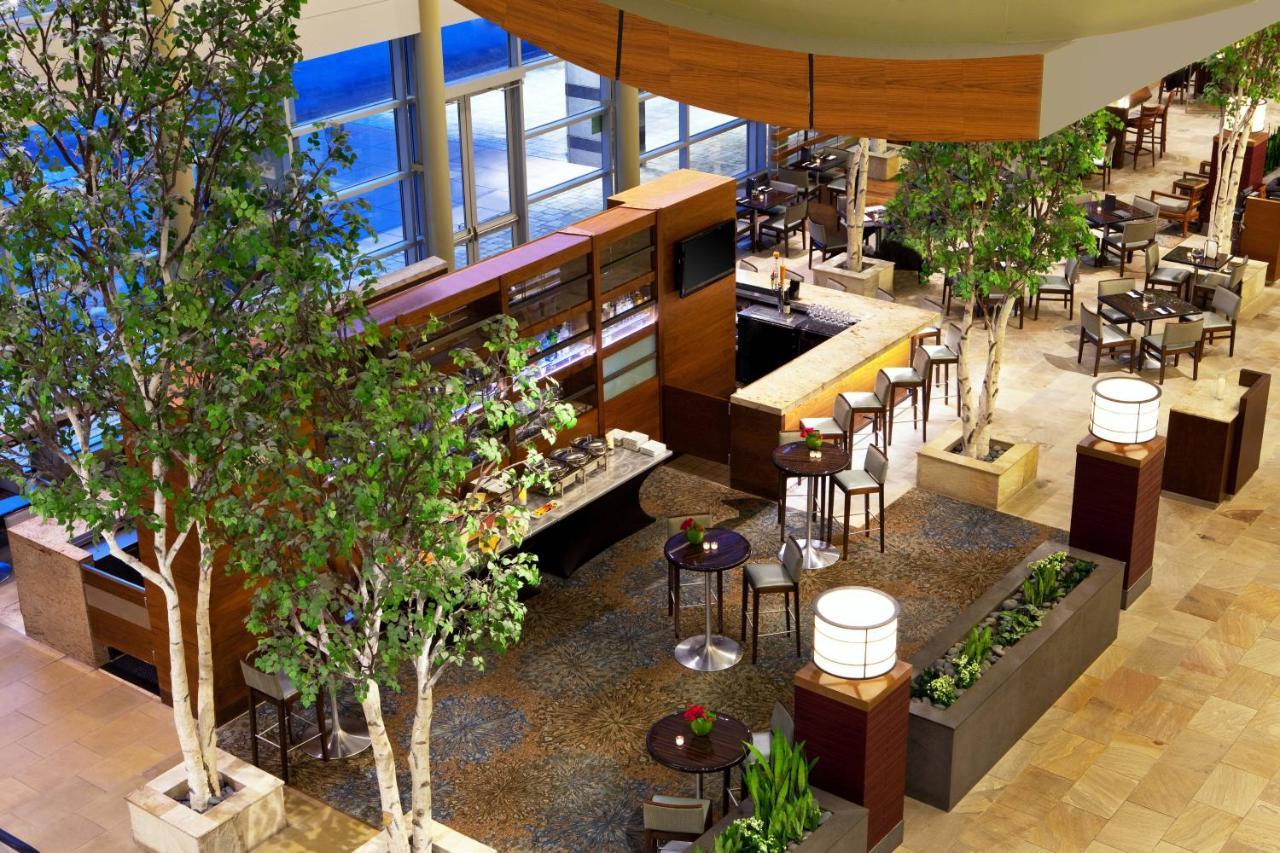 Отель The Westin Boston Seaport District Экстерьер фото