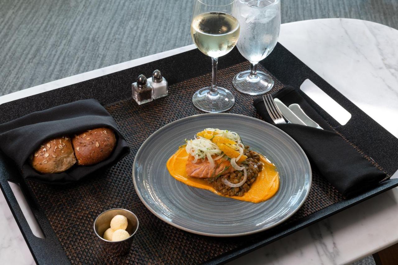 Отель The Westin Boston Seaport District Экстерьер фото