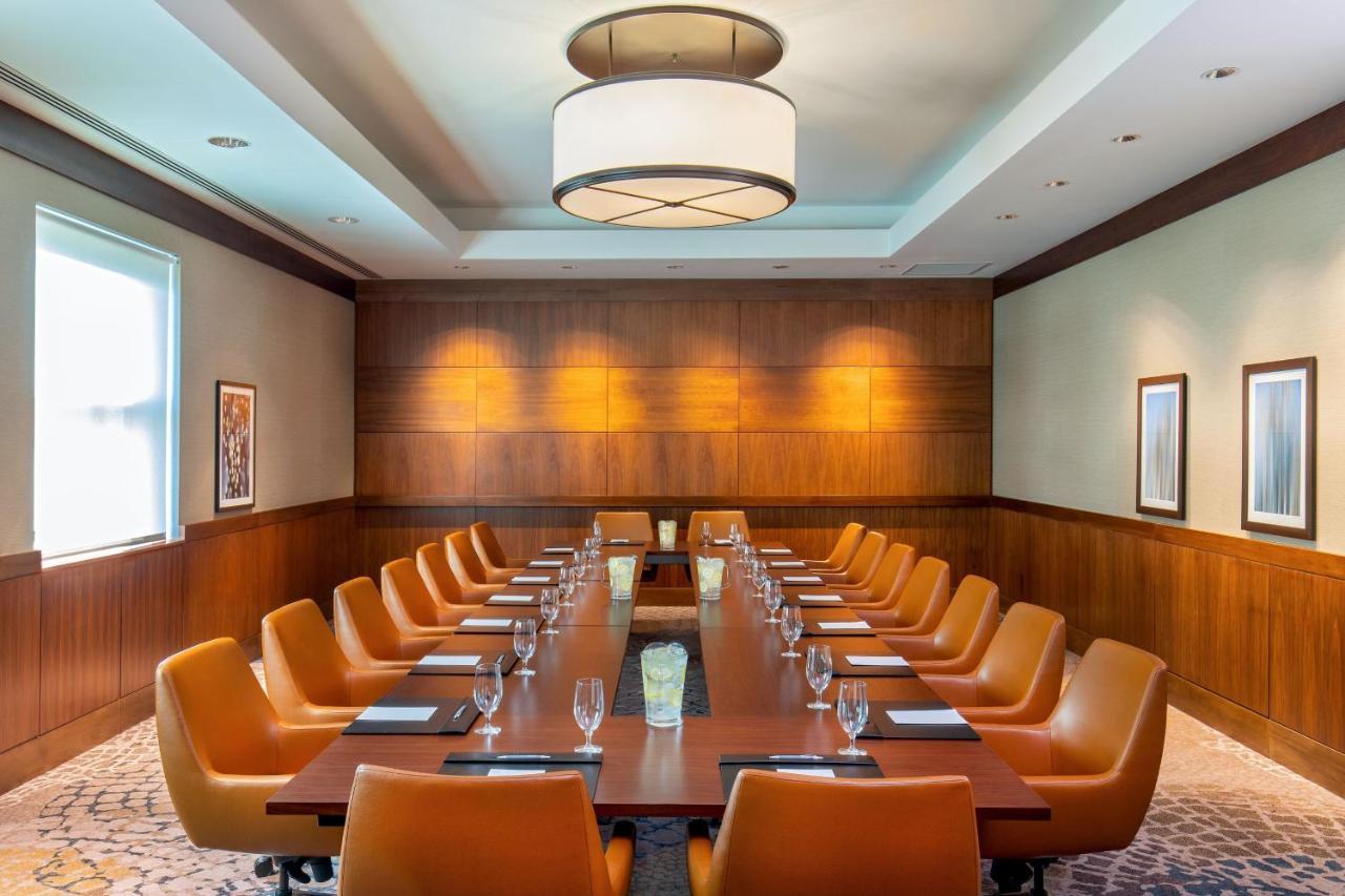 Отель The Westin Boston Seaport District Экстерьер фото