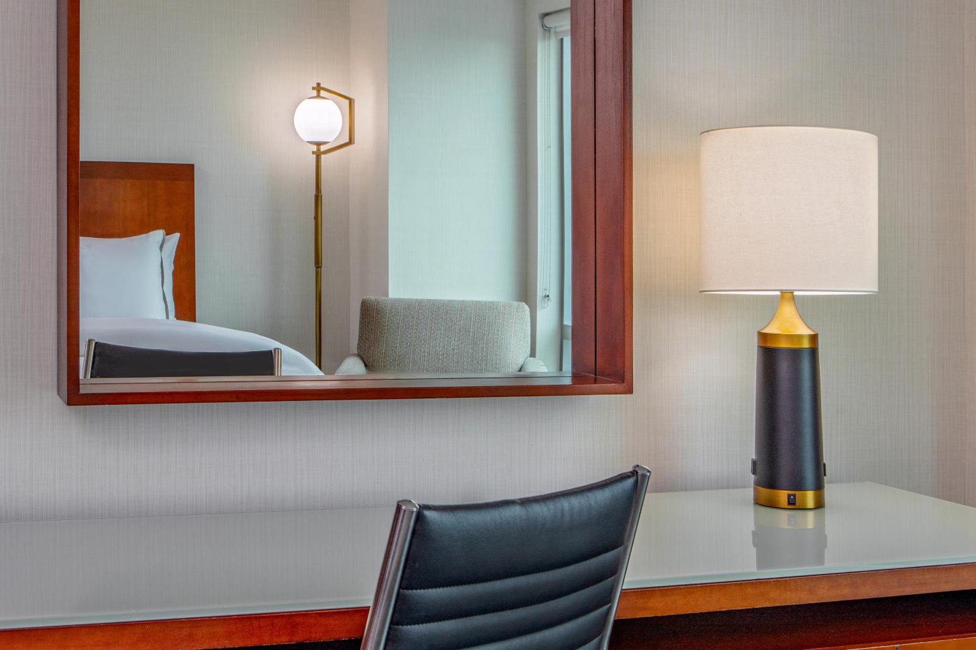 Отель The Westin Boston Seaport District Экстерьер фото