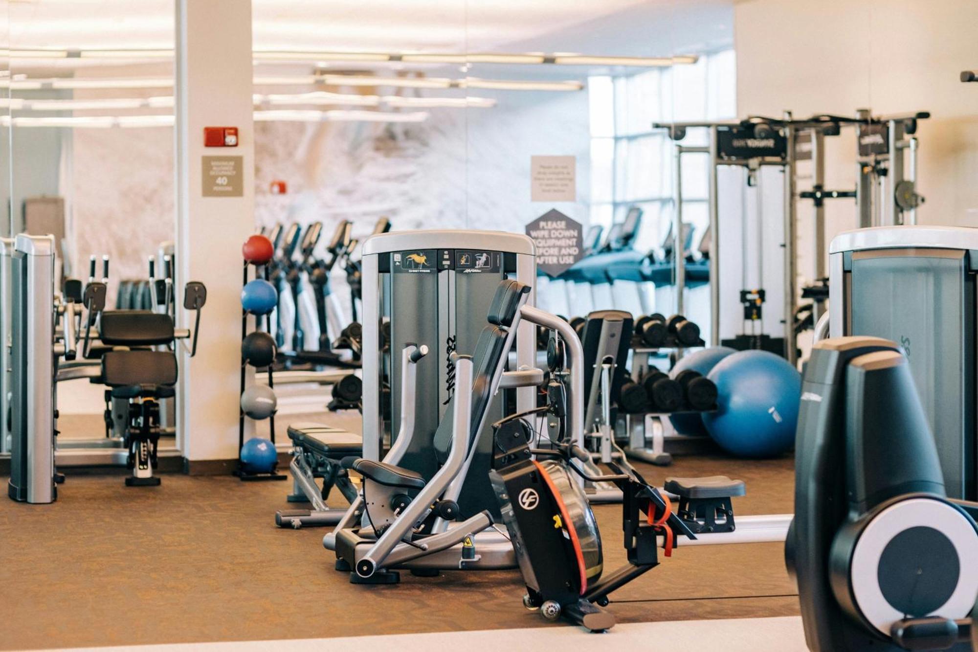 Отель The Westin Boston Seaport District Экстерьер фото